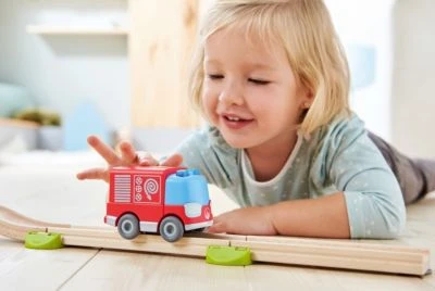 HABA 304819 Kullerbü – Batterie-Feuerwehrauto 2 HABA 304819 Kullerbü – Batterie-Feuerwehrauto – Bild 2