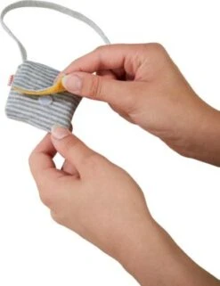 HABA 306579 Kleiderset Accessoires, 3-tlg. Puppen-Stiefel, Schal, Umhängetasche, 30 Cm -Haba 24258286 03